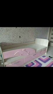 Кровать