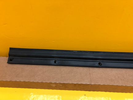 Уплотнитель двери передний левый Nissan Murano Z52