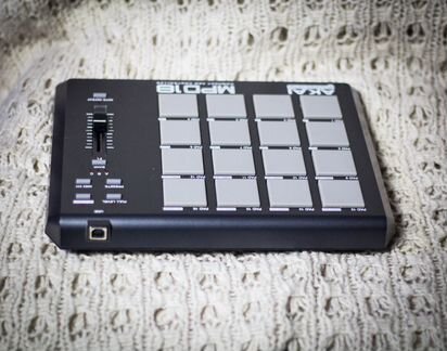 Midi контроллер akai MPD18