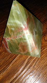 Пирамида из оникса