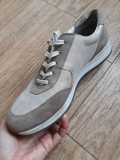 Кросовки бежевые р.40