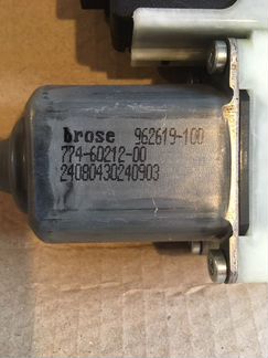 Мотор стеклоподъемника задняя левая дверь Passat B