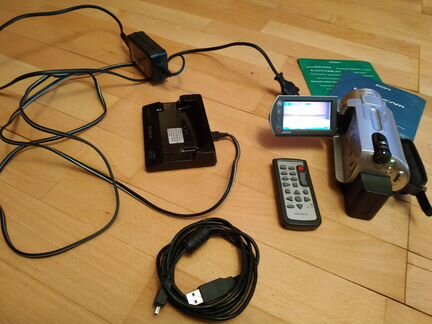 Цифровая видеокамера Sony HandyCam DCR-SR300