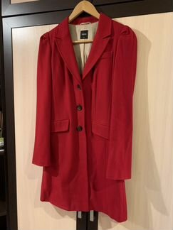 Красное классическое пальто