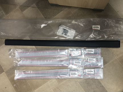 Молдинг двери Тойота Авенсис 1998г