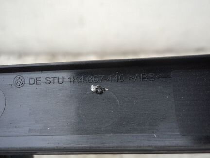 Накладка карты передней правой двери VW Golf 5