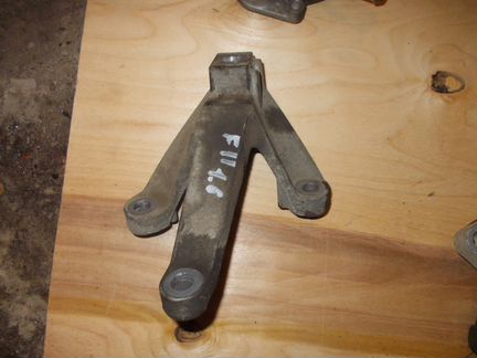 Форд фокус 2 wagon кронштейн МКПП 1.6 Разборка