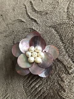 Брошь (натуральный жемчуг, перламутр)