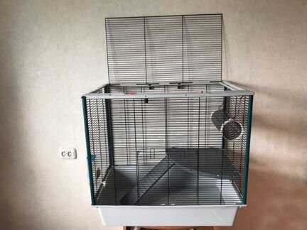 Клетка огромная