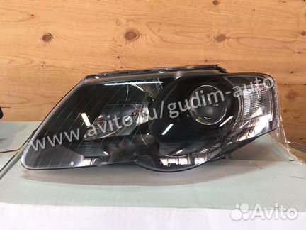 Фара передняя Фольксваген Пассат Б6 с 2005 черные