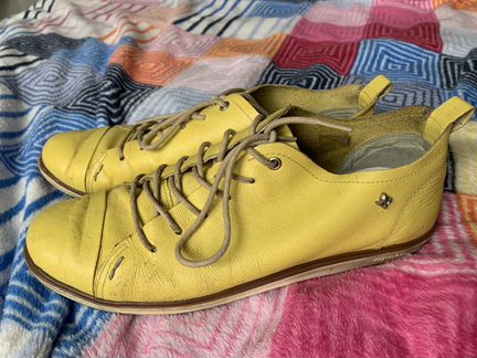 Желтые ботинки