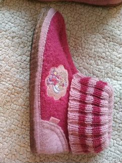 Тапочки, валенки, домашняя обувь