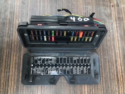 Монтажный блок предохранителей Volvo 440 460