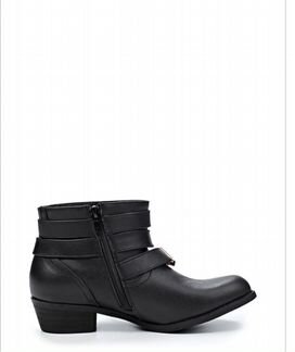 Ботинки казаки с цепочками River Island