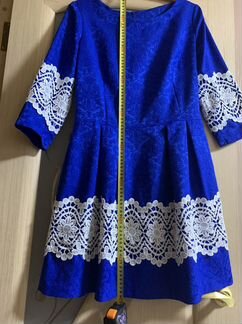 Платье синее с кружевами