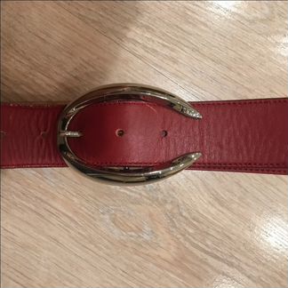 Продаю красный кожанный ремень Furla размер S