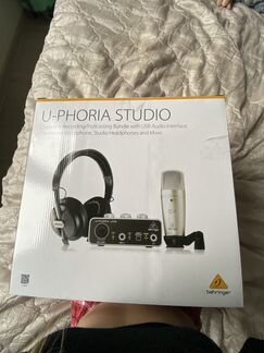 Behringer u-phoria studio - полный комплект