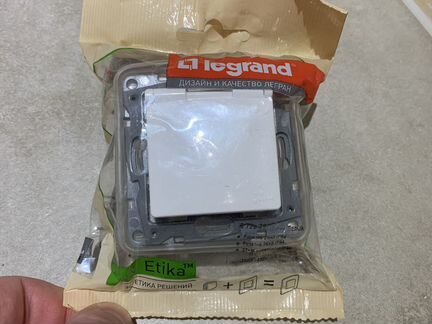 Розетки встраиваемые Legrand Etika