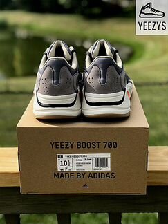 Adidas Yeezy Boost 700 Magnet
